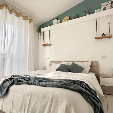 Aquavista - Panoramic Lakefront Penthouses With Pool