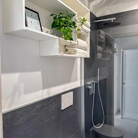 Aquavista - Panoramic Lakefront Penthouses With Pool Lejlighed