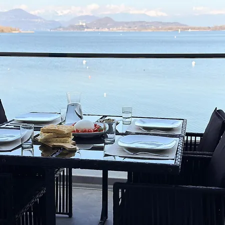 Aquavista - Panoramic Lakefront Penthouses With Pool Apartment