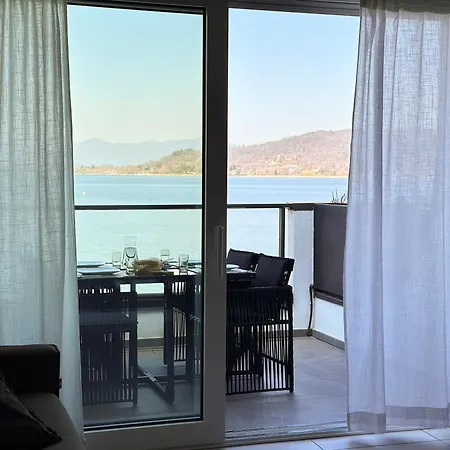 Lejlighed Aquavista - Panoramic Lakefront Penthouses With Pool Castelletto sopra Ticino