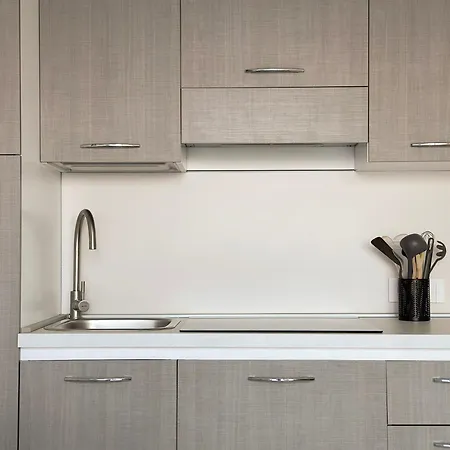 Aquavista - Panoramic Lakefront Penthouses With Pool *