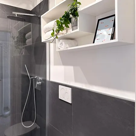 Aquavista - Panoramic Lakefront Penthouses With Pool * Castelletto sopra Ticino