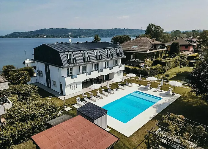 Aquavista - Panoramic Lakefront Penthouses With Pool Apartamento